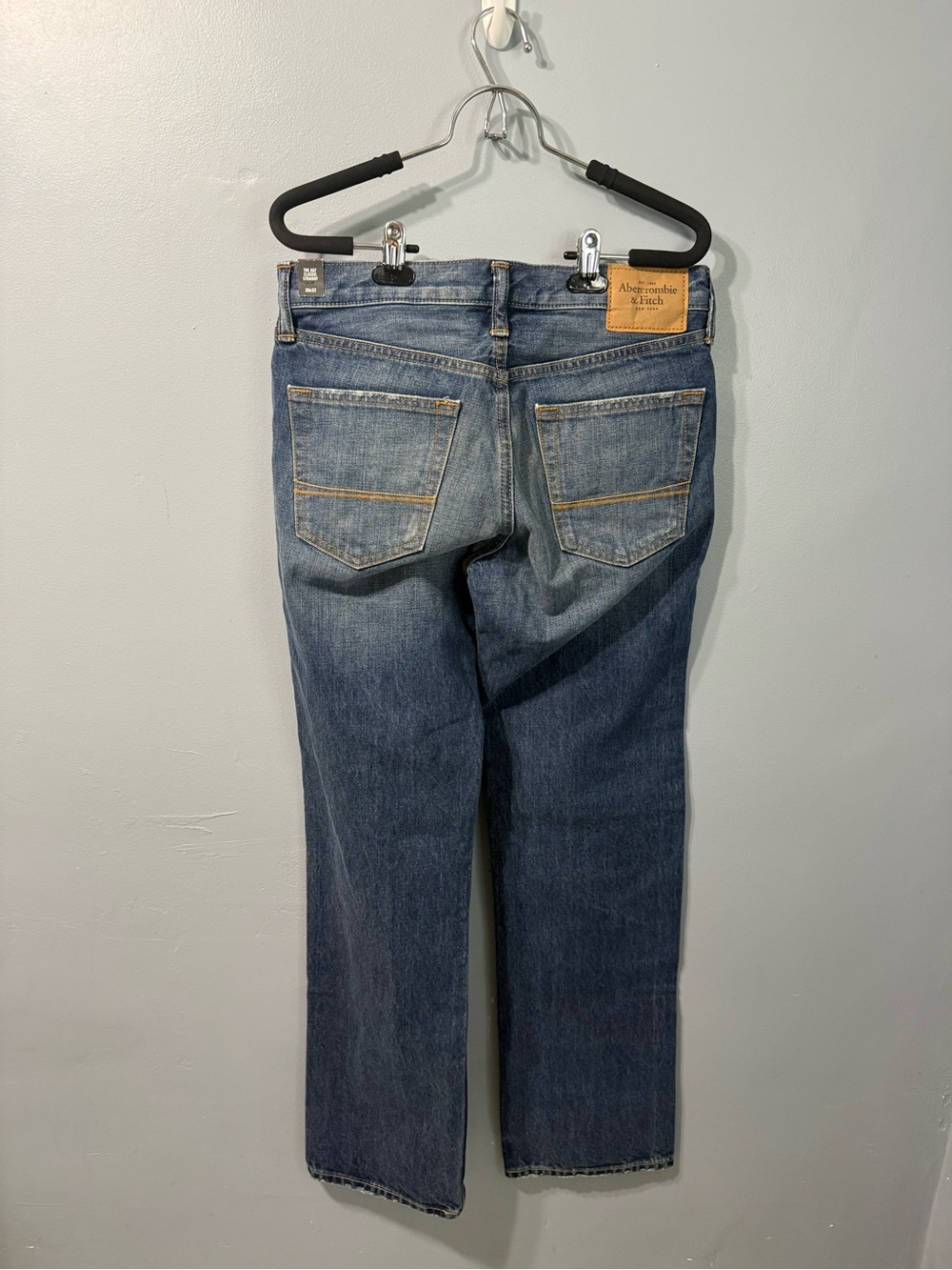 Abercrombie & Fitch Mens Classic Straight Medium Wash Jeans 30x32 NWT - Picture 2 of 12
